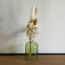 Afbeelding in Gallery-weergave laden, Vaasje met droogbloemen